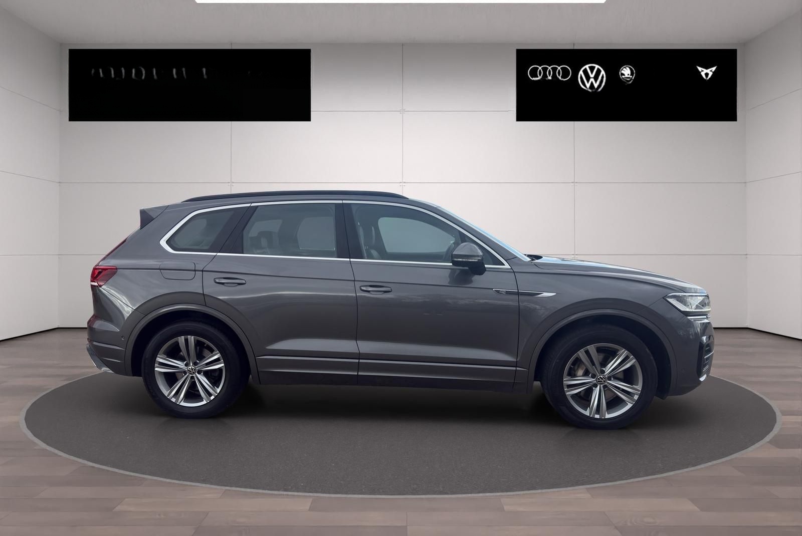 Volkswagen Touareg 3.0 V6 TDI DSG R-Line 4x4*ST.HZG*PANO*36 foto 4