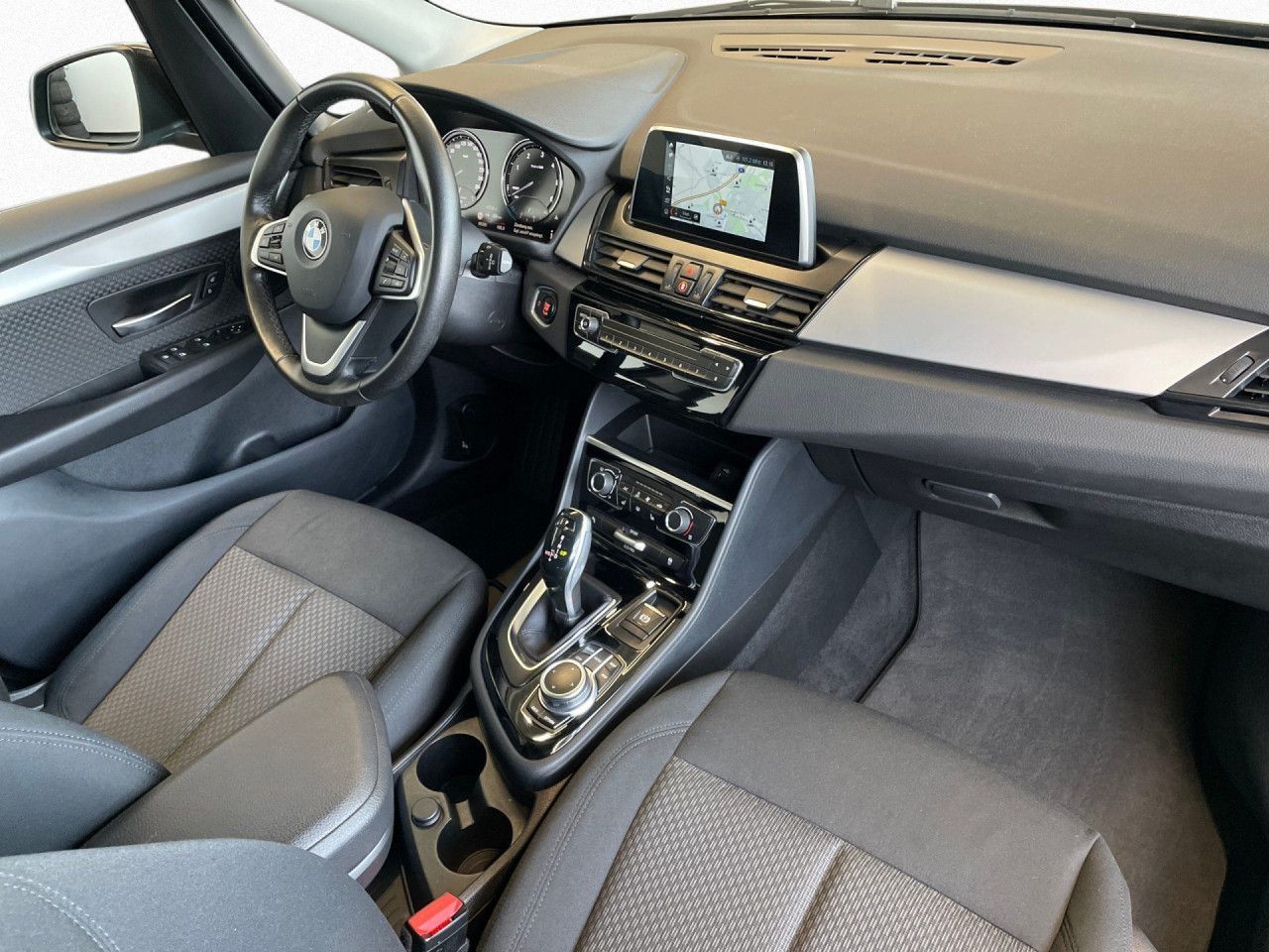 BMW 218d xDrive Active Tourer Aut.AHK,PANO,DA,PA,KAM foto 9