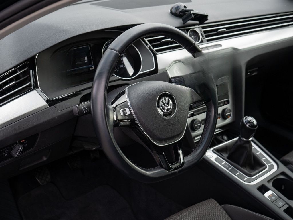 Volkswagen Passat Variant 1.4 TSI Comf. P-Dach AHK PDC SHZ foto 17