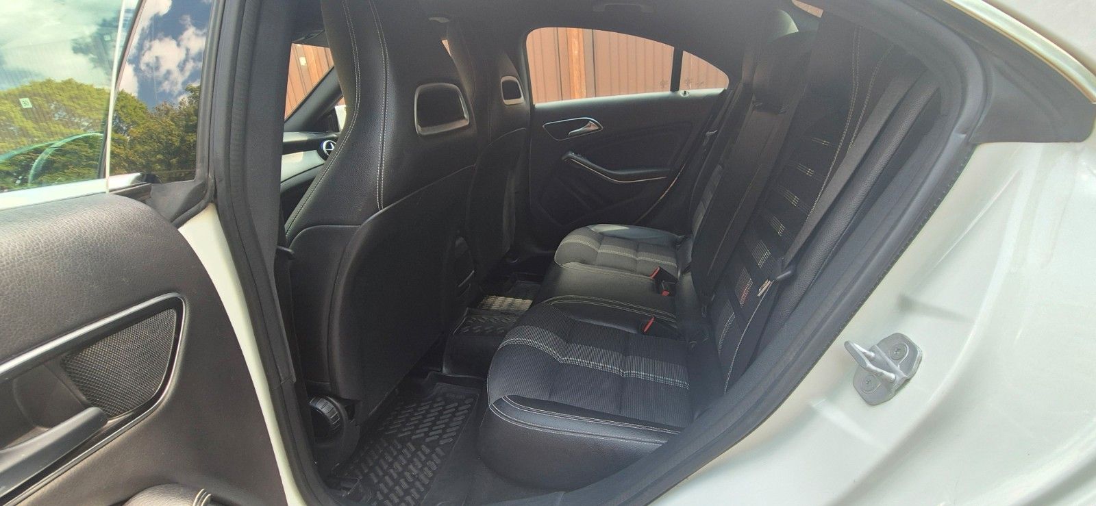 Mercedes-Benz CLA 180 Urban/7G-TRONIC/Limousine  foto 15
