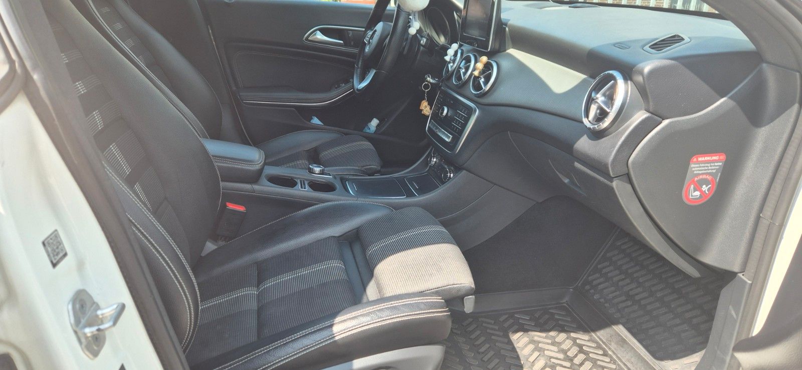 Mercedes-Benz CLA 180 Urban/7G-TRONIC/Limousine  foto 10