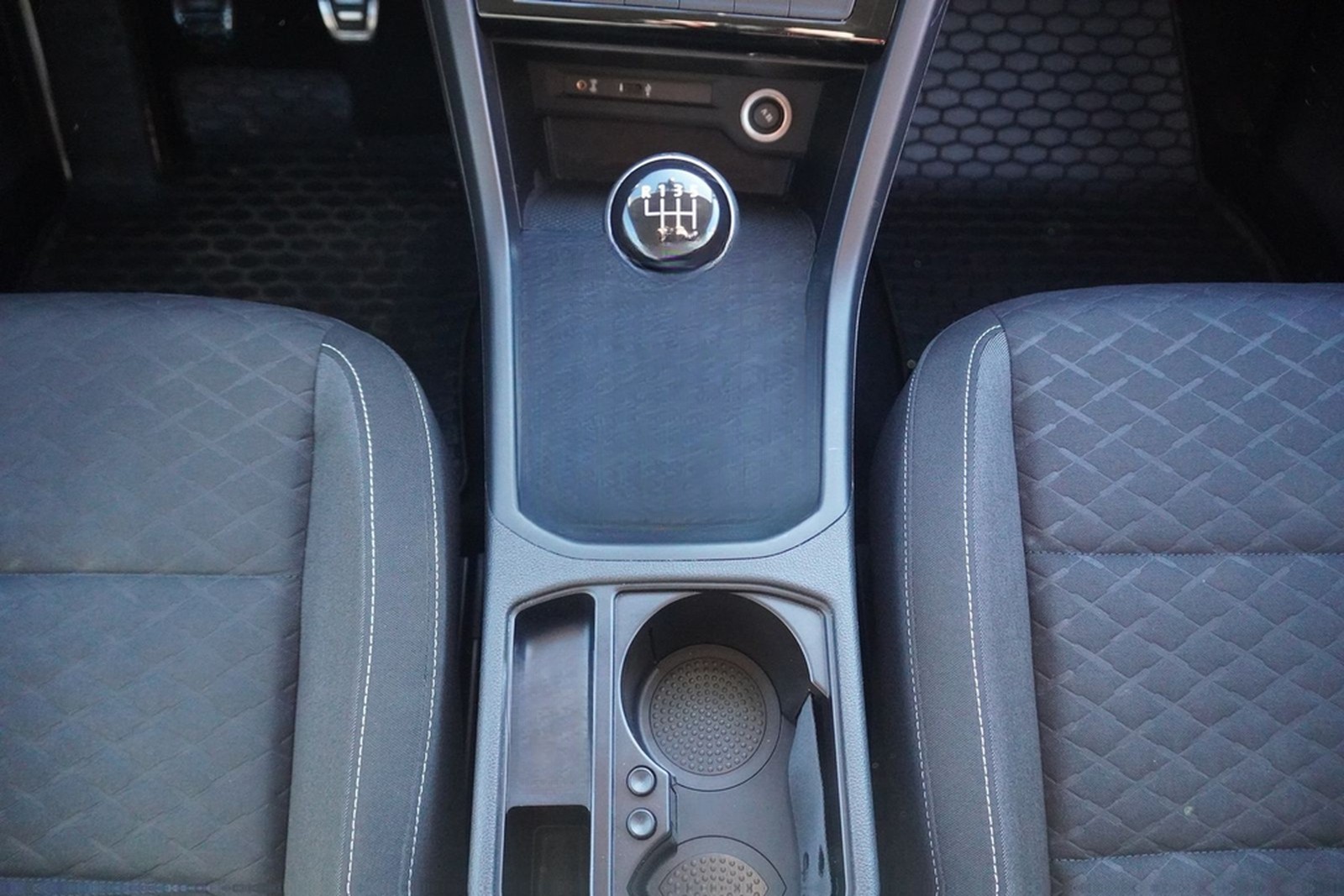 Volkswagen Touran 1.5 TSI Join LED Standheizung Navi ACC foto 14