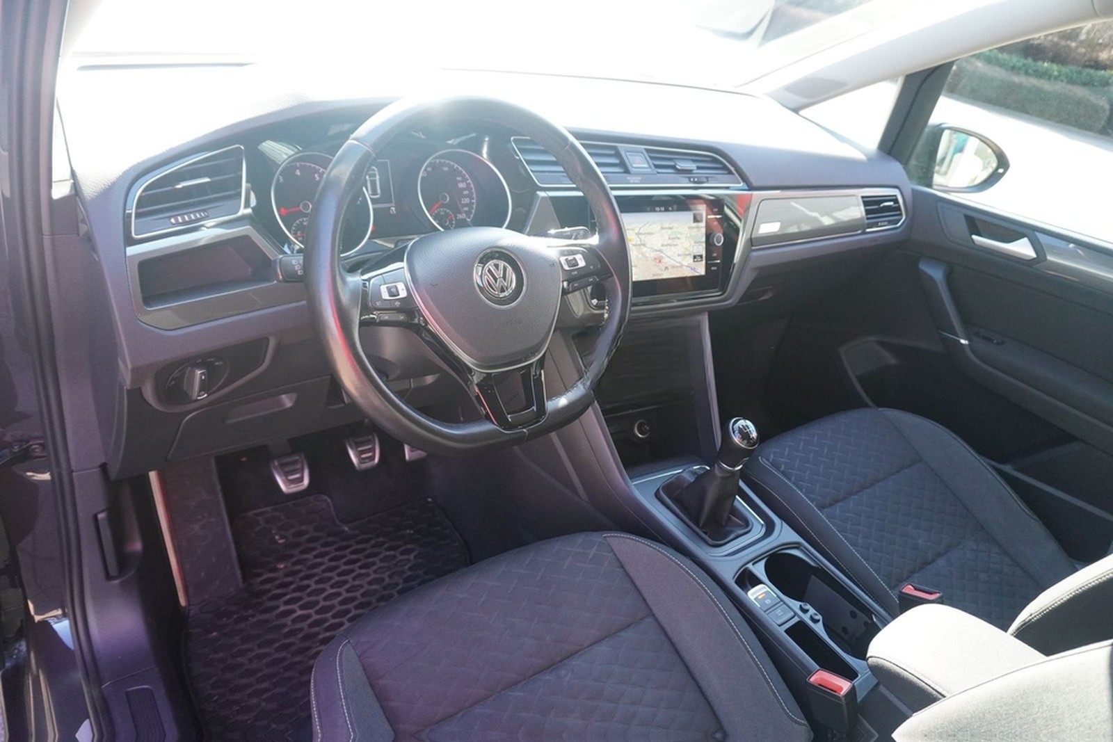 Volkswagen Touran 1.5 TSI Join LED Standheizung Navi ACC foto 8