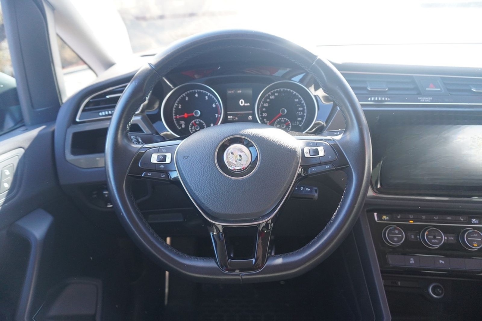Volkswagen Touran 1.5 TSI Join LED Standheizung Navi ACC foto 9