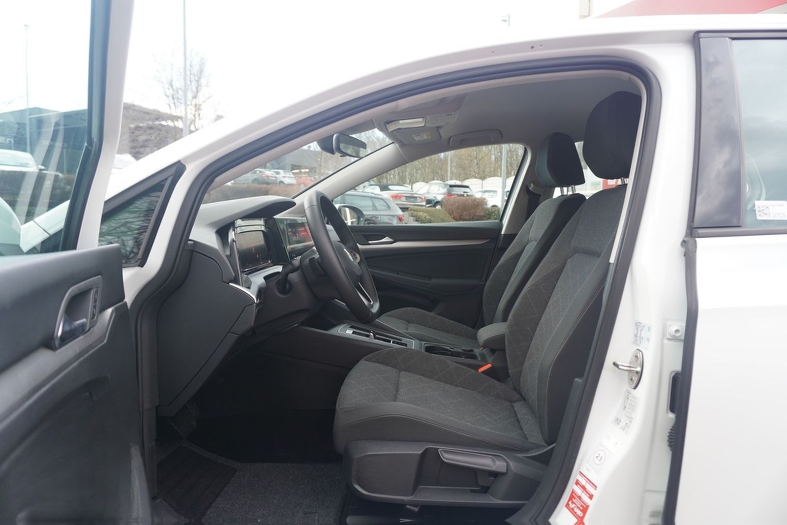 Volkswagen Golf VIII 1.0 eTSI LED Navi ACC Sitzheizung foto 31