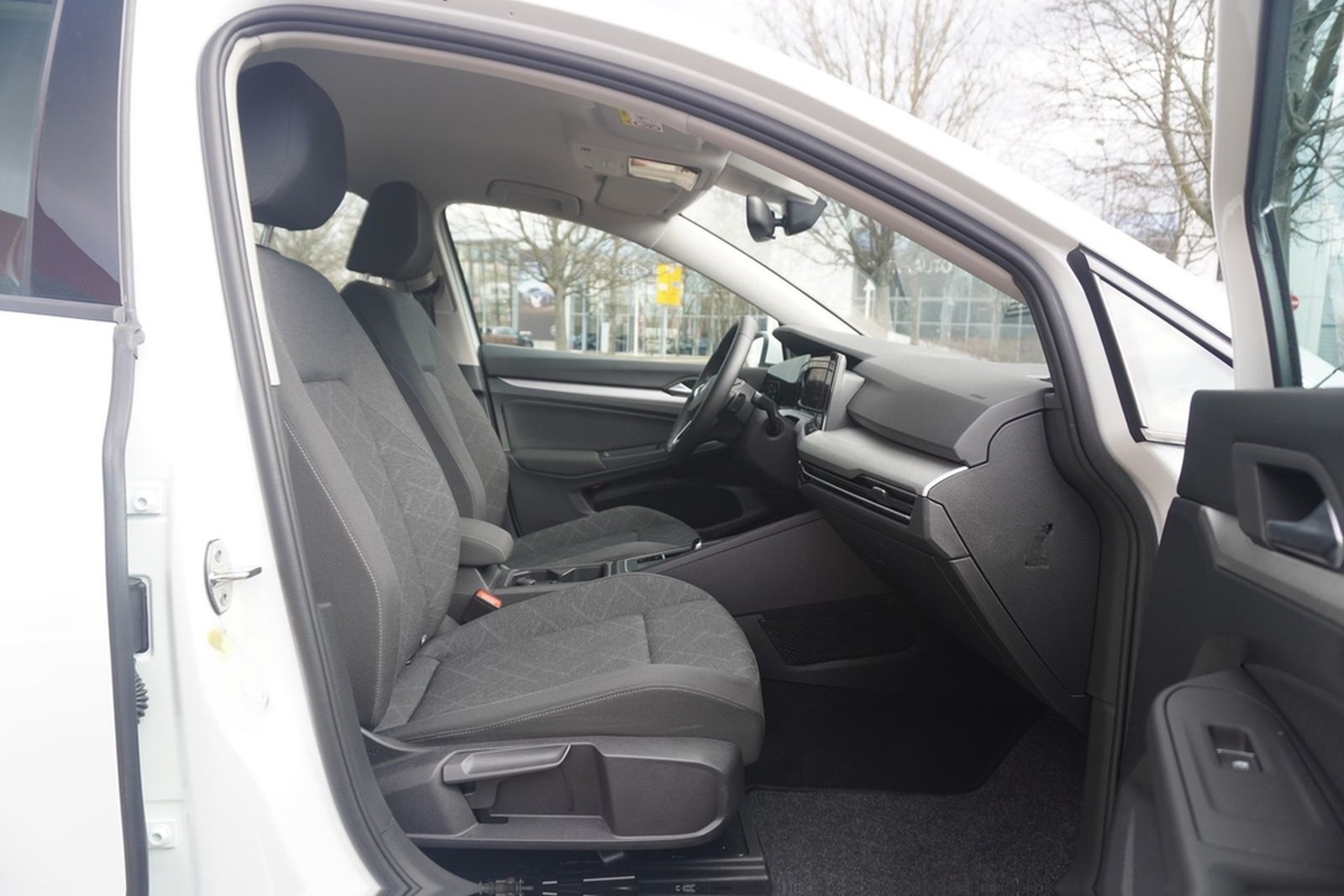 Volkswagen Golf VIII 1.0 eTSI LED Navi ACC Sitzheizung foto 32