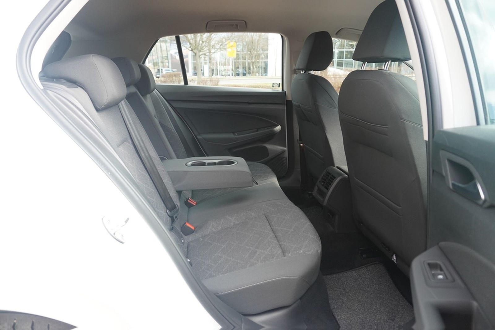 Volkswagen Golf VIII 1.0 eTSI LED Navi ACC Sitzheizung foto 34