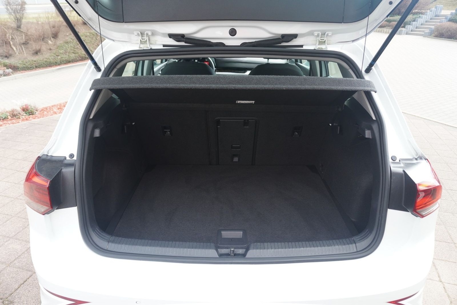 Volkswagen Golf VIII 1.0 eTSI LED Navi ACC Sitzheizung foto 36