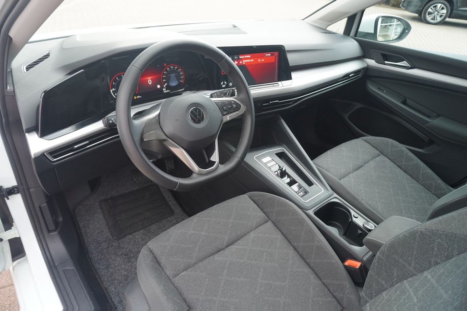 Volkswagen Golf VIII 1.0 eTSI LED Navi ACC Sitzheizung foto 8