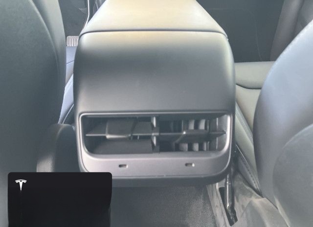 Tesla Model Y Long Range AWD foto 13
