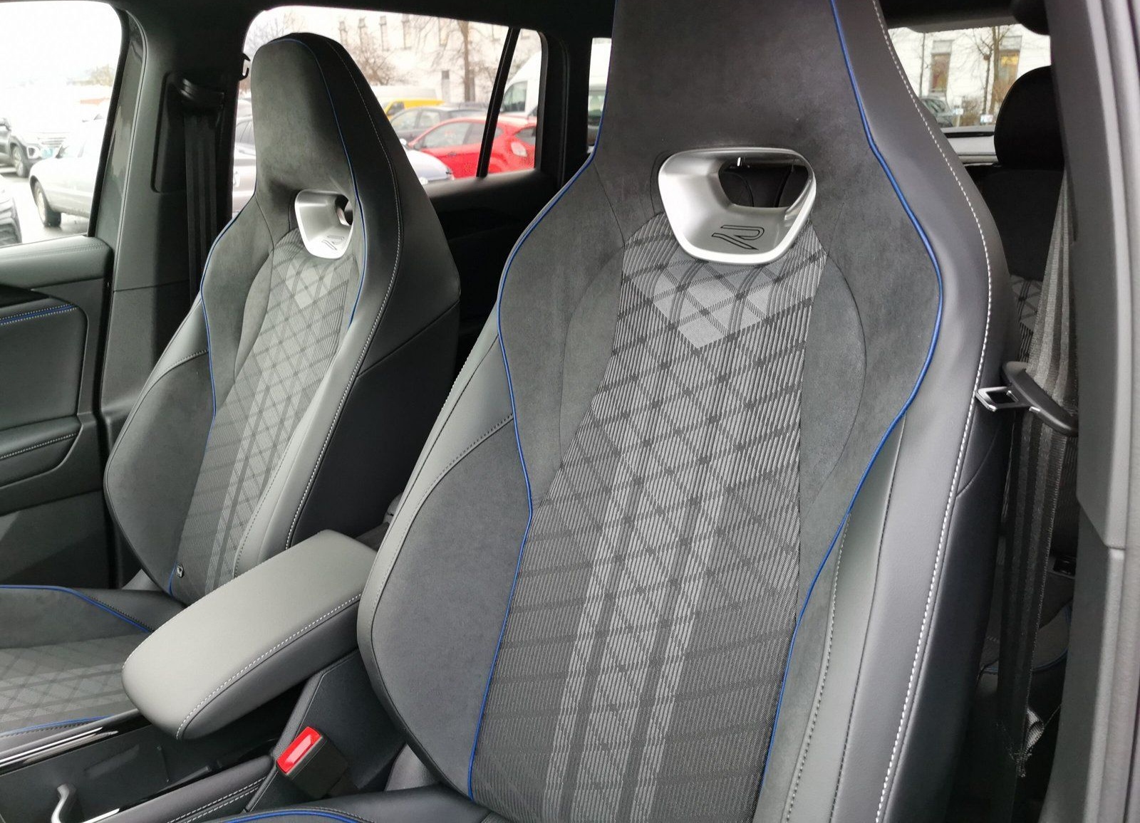 Volkswagen Tiguan R-Line 2.0 l TDI 193 PS DSG Navi Matric A foto 12
