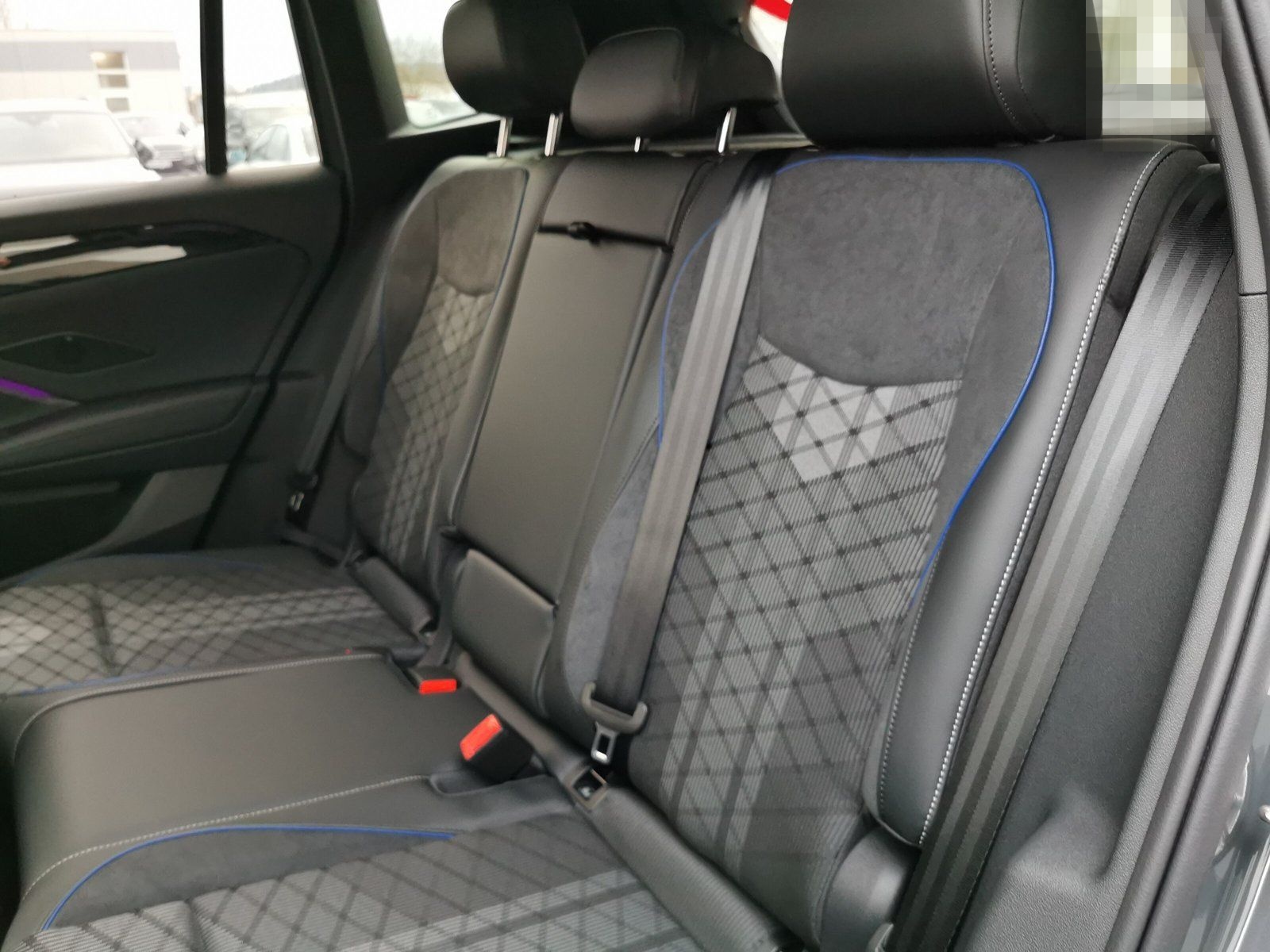 Volkswagen Tiguan R-Line 2.0 l TDI 193 PS DSG Navi Matric A foto 13