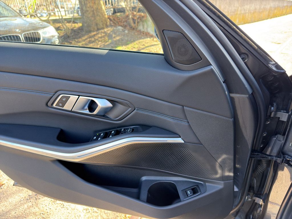 BMW 320d T. M-SPORT LASER NAVI KAMERA STANDH ACC 18" foto 17