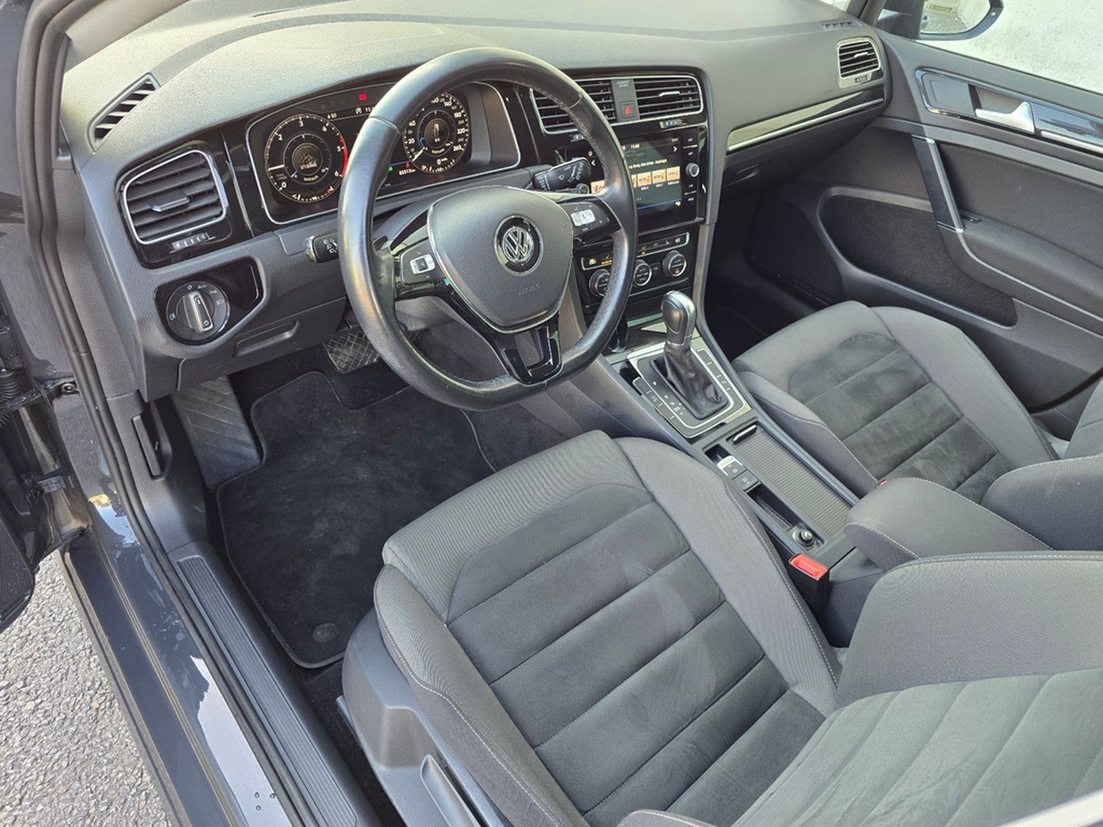 Volkswagen Golf VII R-line 2.0TDI 150PS DSG Navi AHK LED foto 20