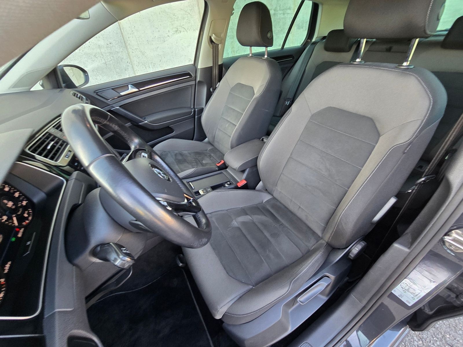 Volkswagen Golf VII R-line 2.0TDI 150PS DSG Navi AHK LED foto 22