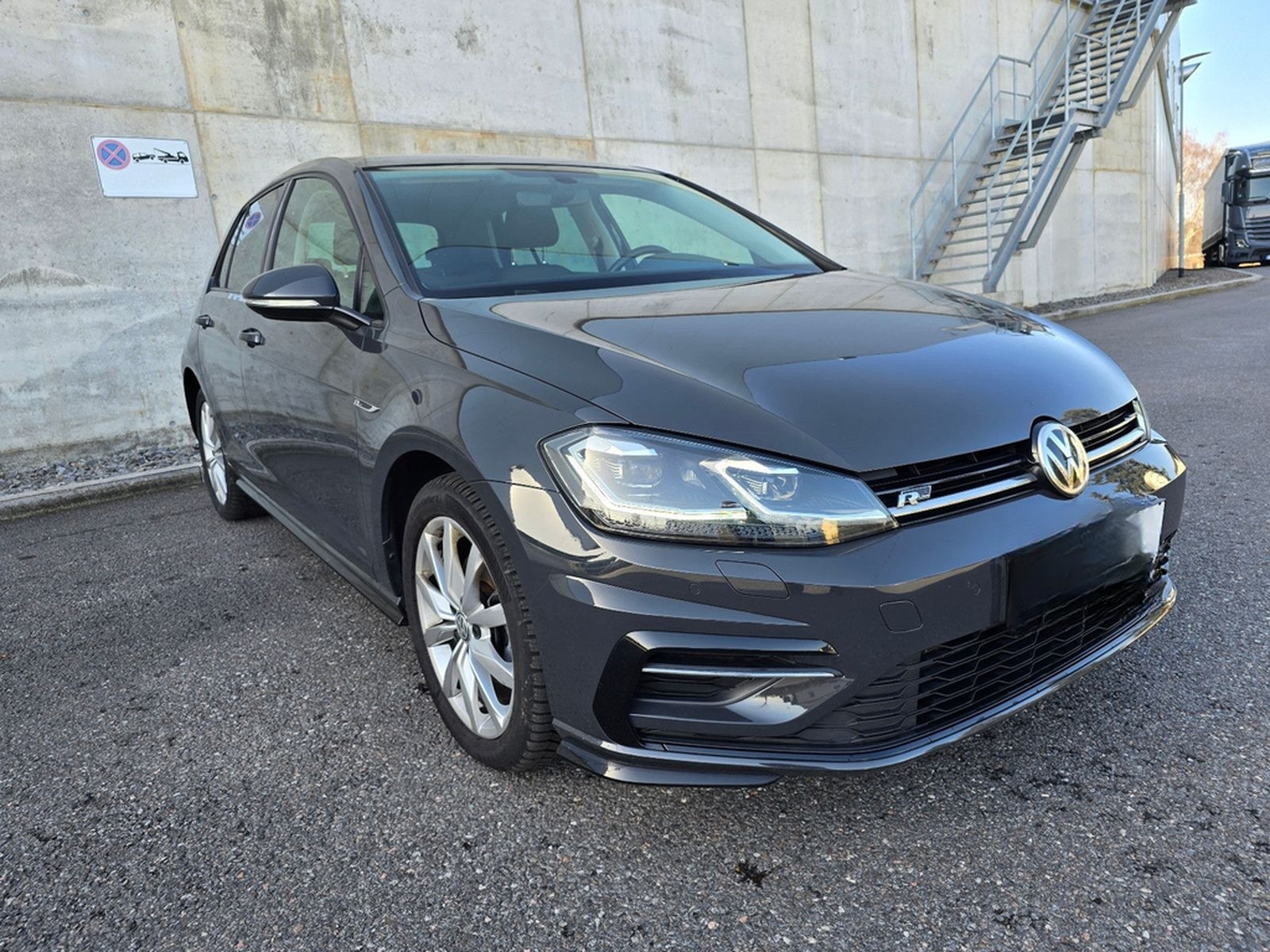 Volkswagen Golf VII R-line 2.0TDI 150PS DSG Navi AHK LED foto 4