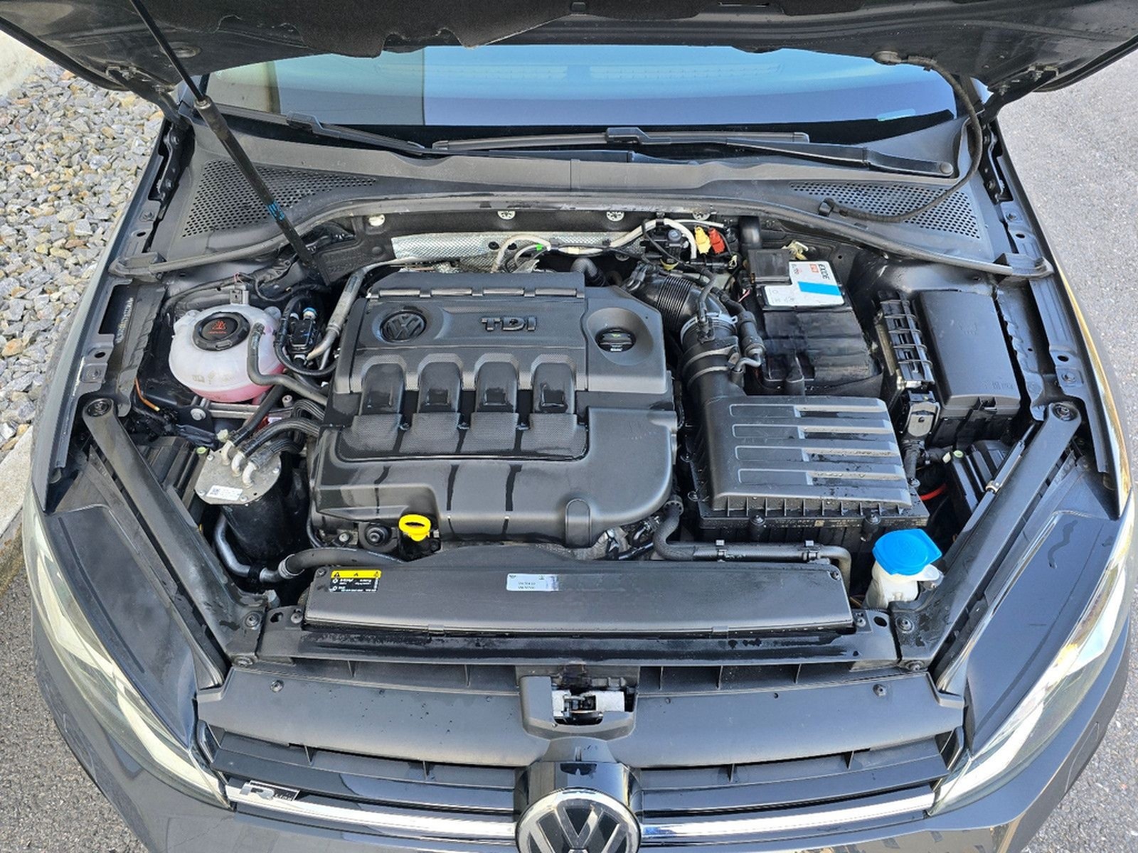 Volkswagen Golf VII R-line 2.0TDI 150PS DSG Navi AHK LED foto 31