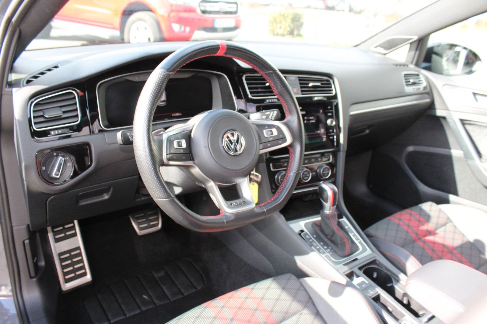 Volkswagen Golf VII GTI TCR Akrapovic Panorama DynAudio foto 11