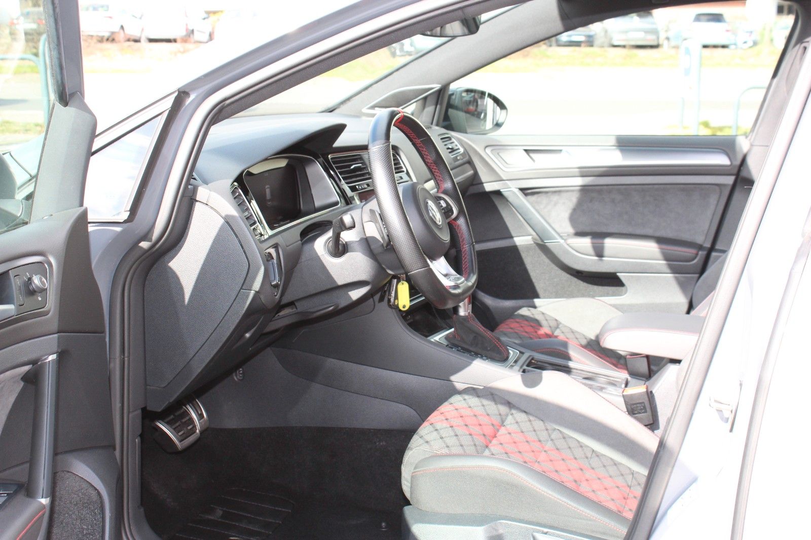 Volkswagen Golf VII GTI TCR Akrapovic Panorama DynAudio foto 13
