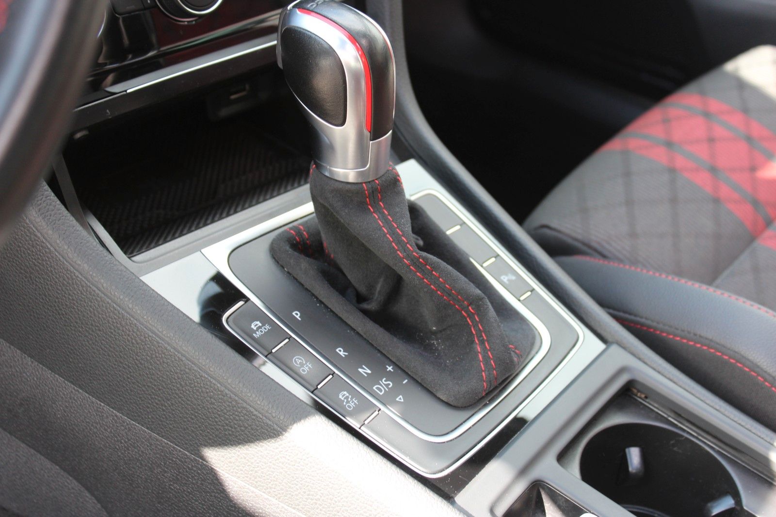 Volkswagen Golf VII GTI TCR Akrapovic Panorama DynAudio foto 17