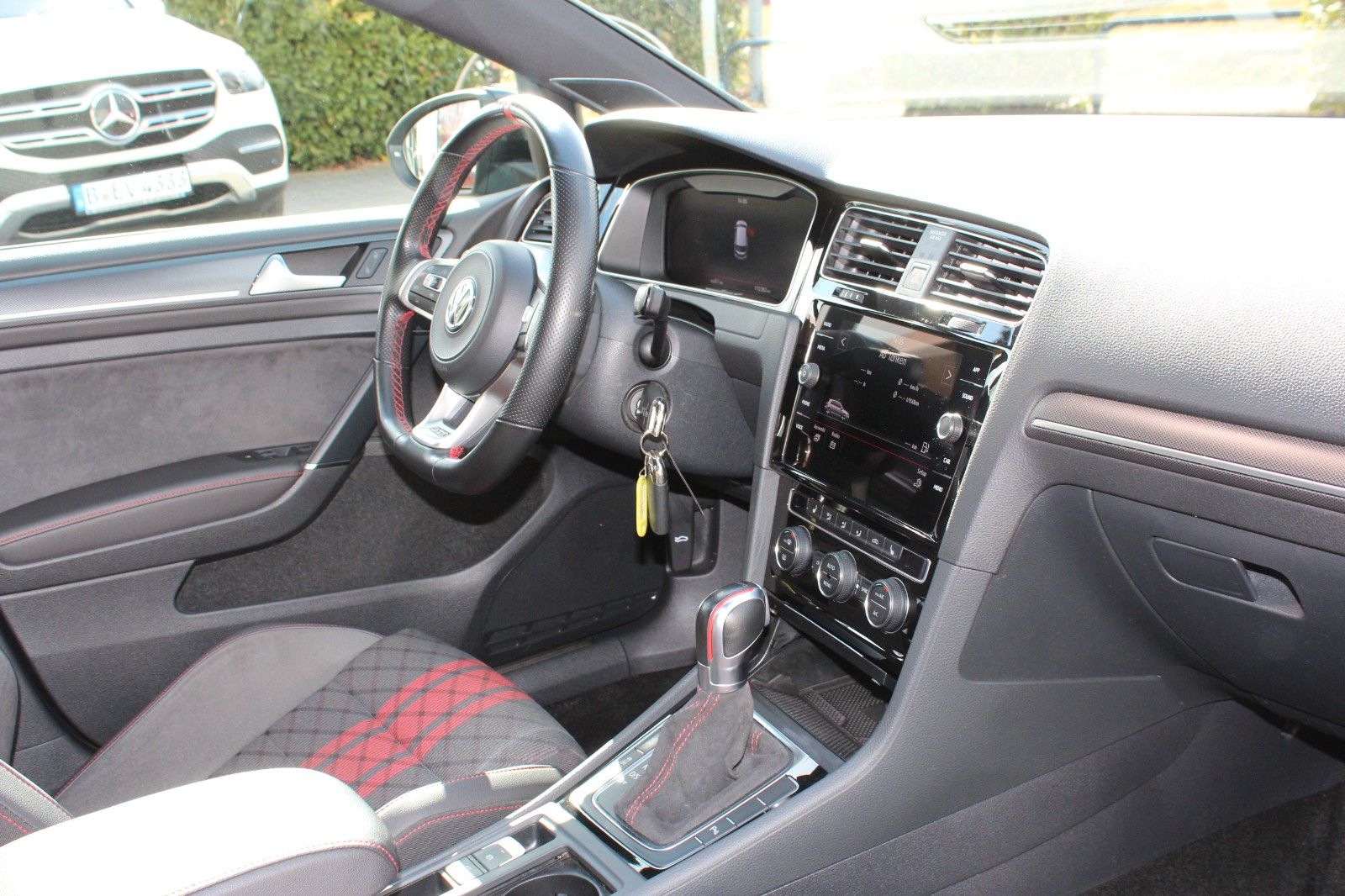 Volkswagen Golf VII GTI TCR Akrapovic Panorama DynAudio foto 9