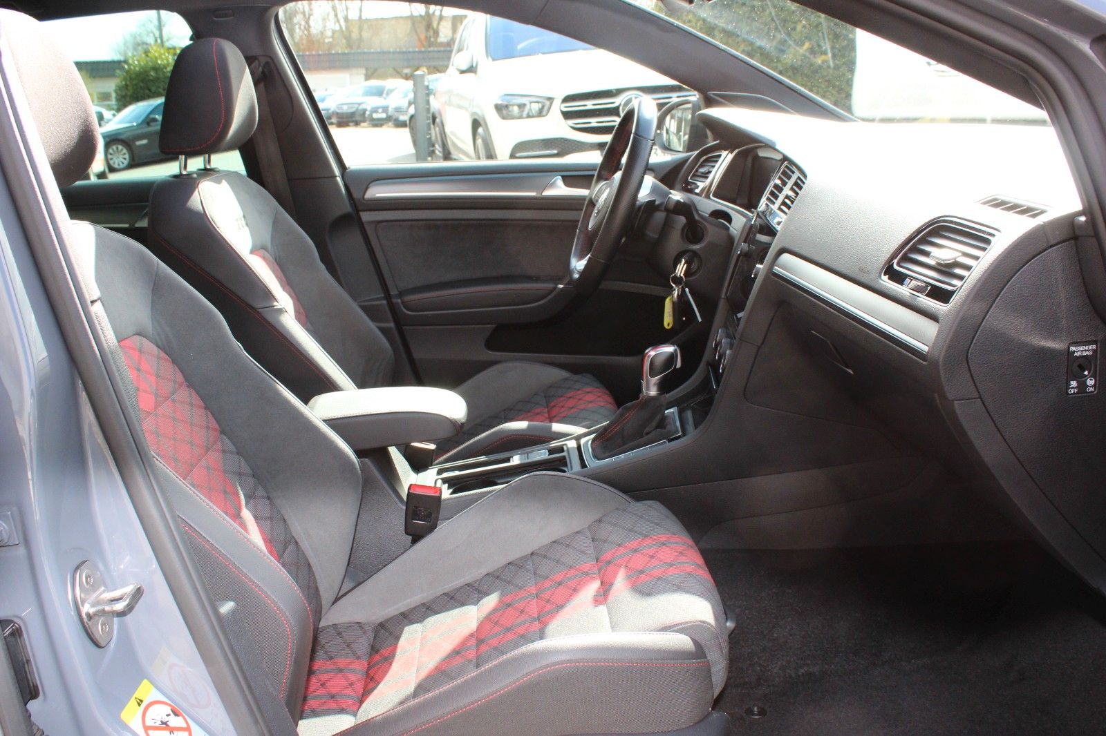 Volkswagen Golf VII GTI TCR Akrapovic Panorama DynAudio foto 10