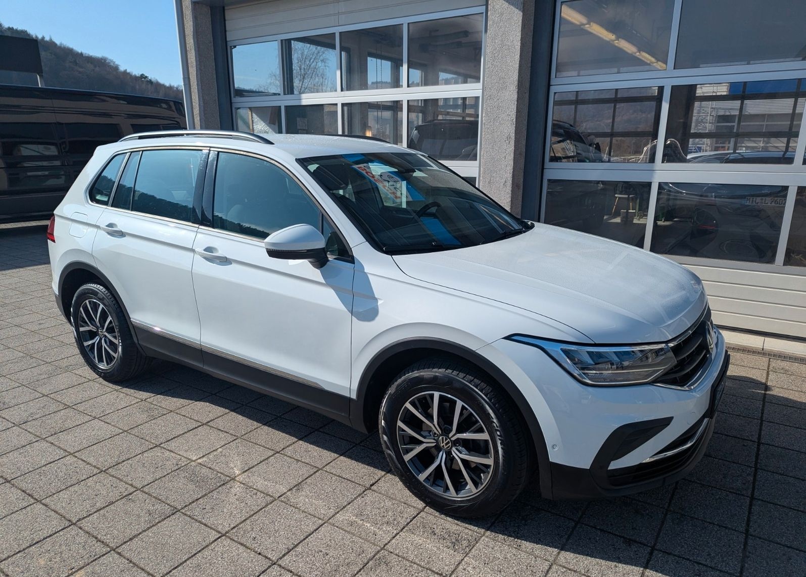 Volkswagen Tiguan Life *AHK**Navi*Kamera*Spurhalte*1.Hd.* foto 24