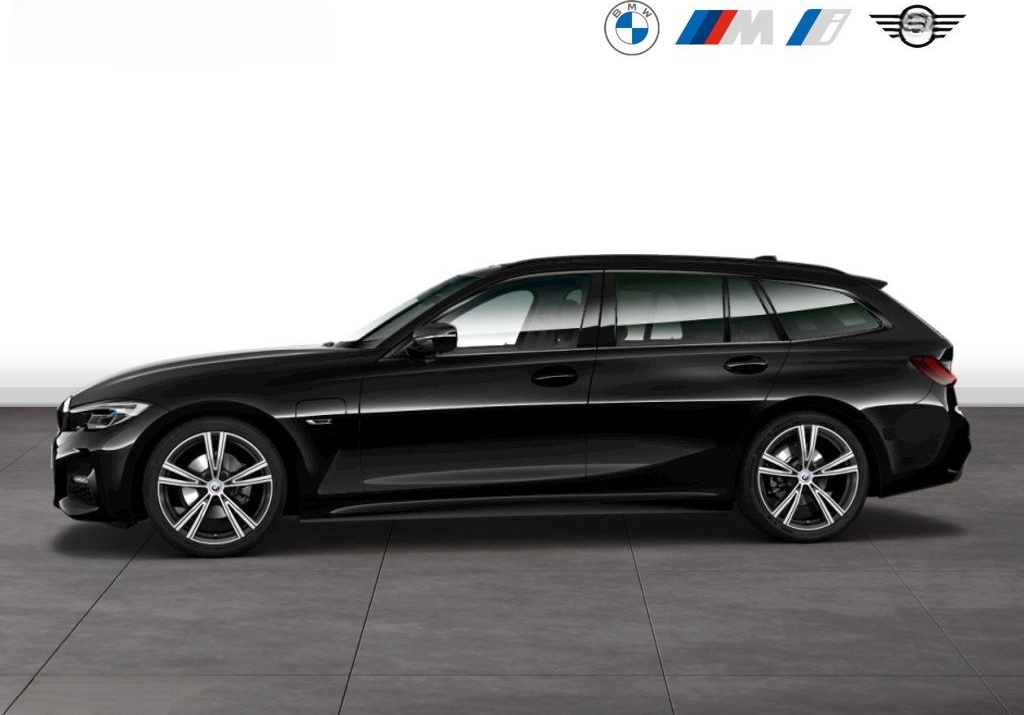 BMW 330e xDrive Touring M Sport Head-Up Panoramadach foto 5