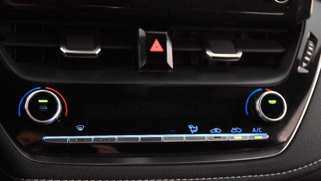 Toyota Corolla 1,8 Hybrid  *1.Hand*Navi*Park ass.* foto 12