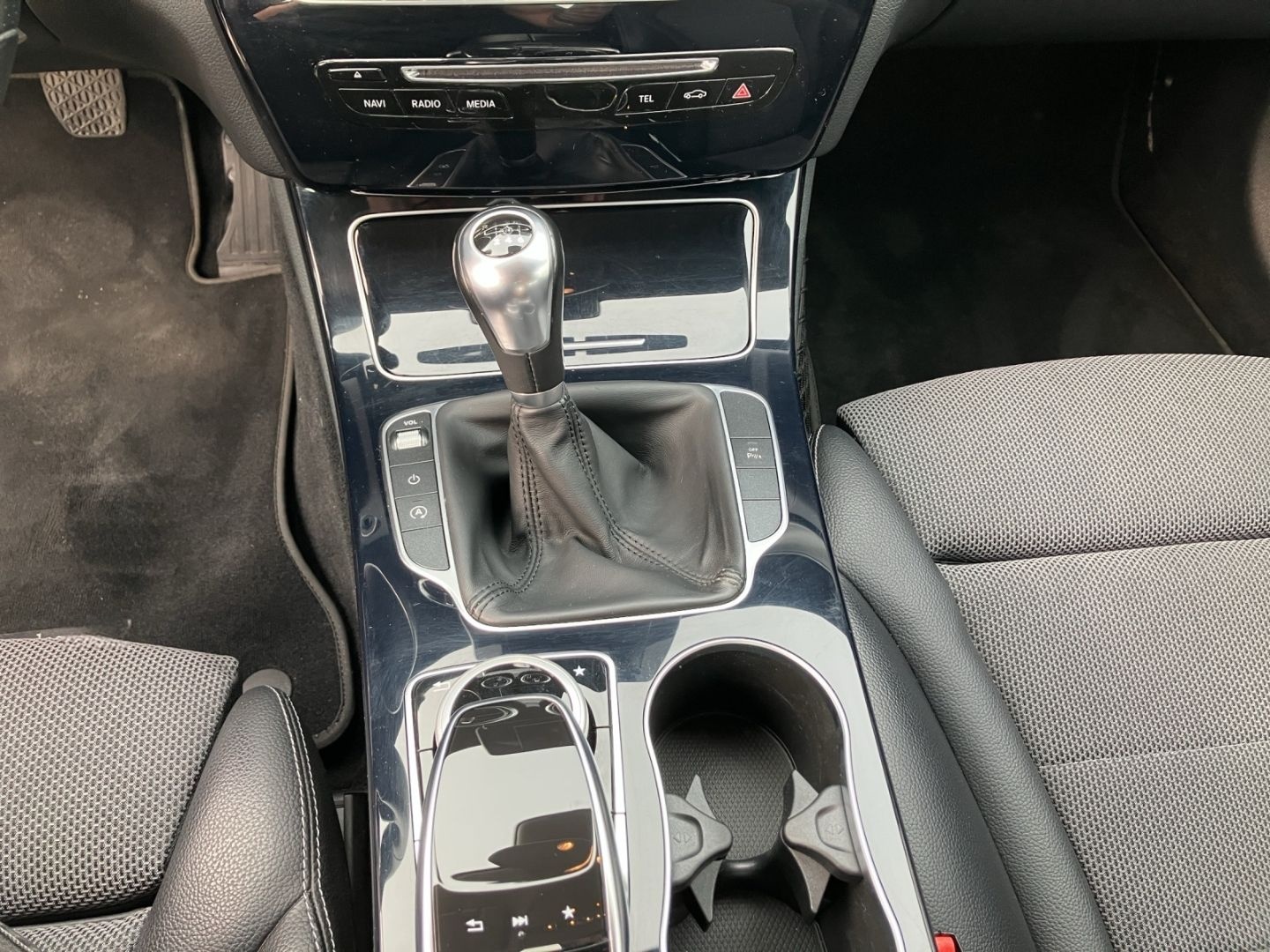 Mercedes-Benz C 200 CGI+AVANTGARDE+TEILLEDER+NAV+AHK !! foto 14