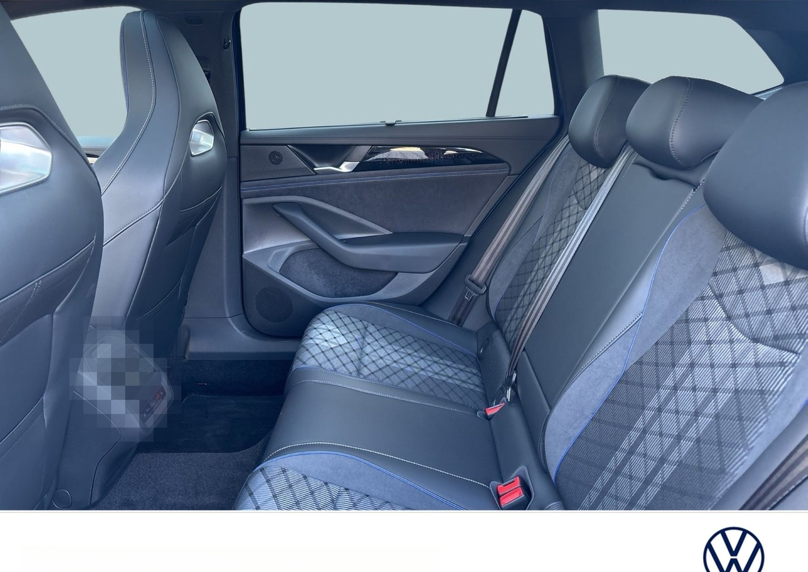 Volkswagen Passat Variant 1.5 HYBRID R-LINE BLACKSTYLE PANO foto 11