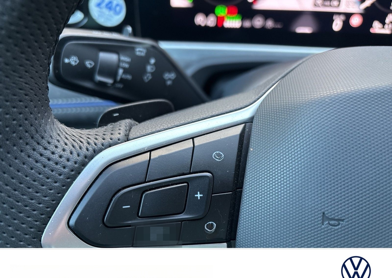 Volkswagen Passat Variant 1.5 HYBRID R-LINE BLACKSTYLE PANO foto 18