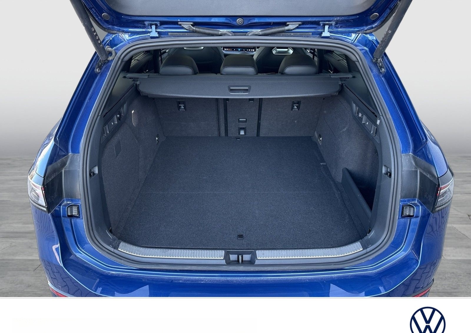 Volkswagen Passat Variant 1.5 HYBRID R-LINE BLACKSTYLE PANO foto 21