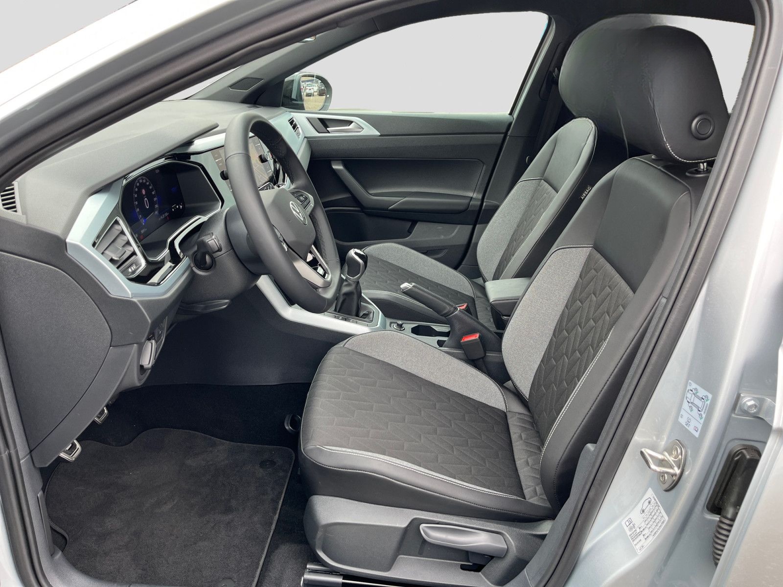 Volkswagen Taigo 1.0TSI Goal LED Pano Navi ACC APP Sitzhzg foto 12