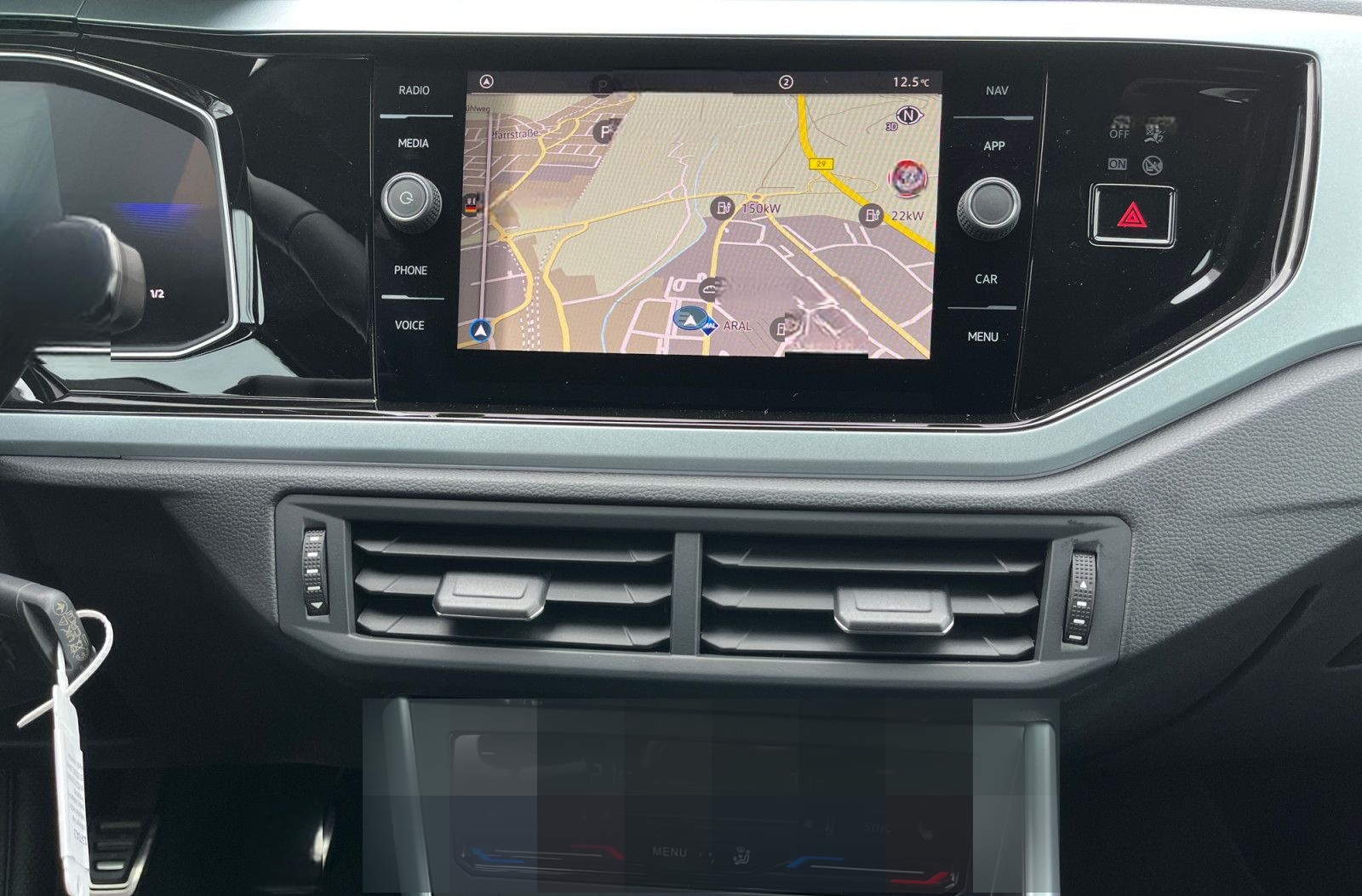 Volkswagen Taigo 1.0TSI Goal LED Pano Navi ACC APP Sitzhzg foto 8