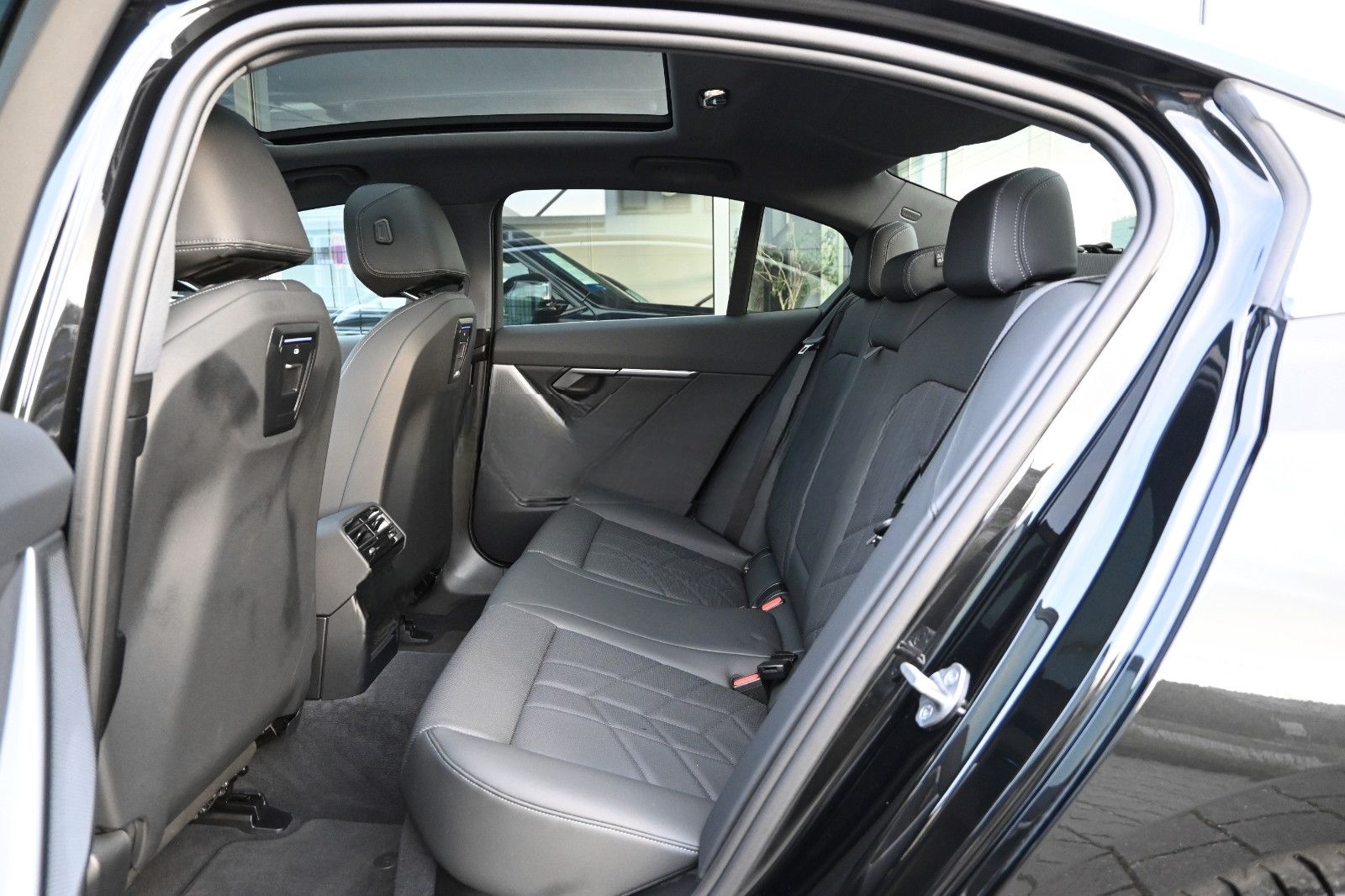 BMW 520d °KOMFORTSITZE°PANO°SITZKLIMA°STANDHEIZ°360° foto 13