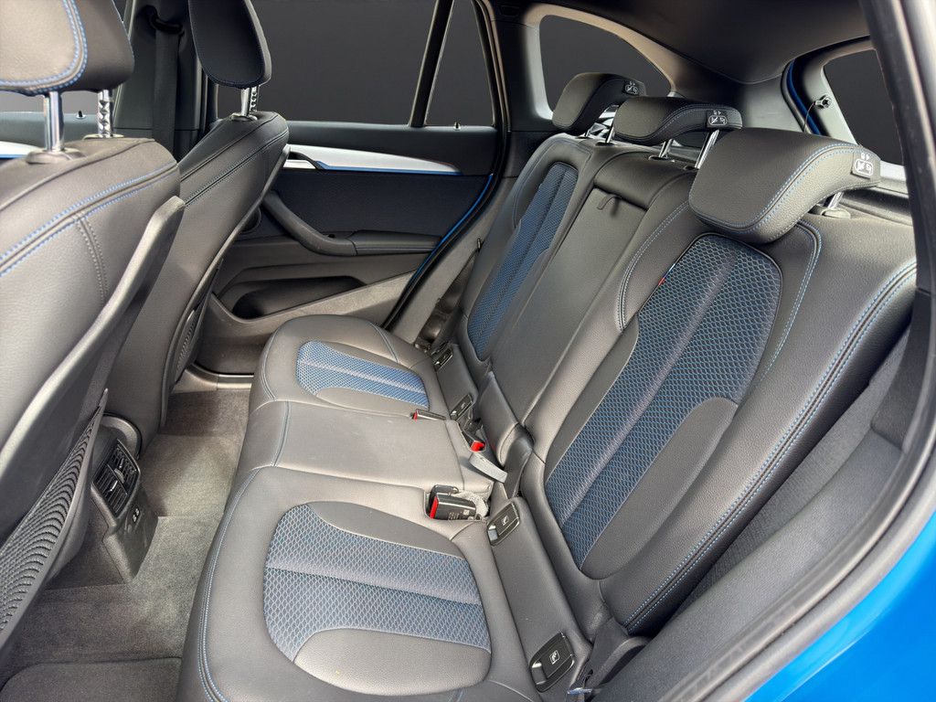 BMW X1 sDrive18d M-SPORT LED NAVI HUD KAMERA 18" foto 6