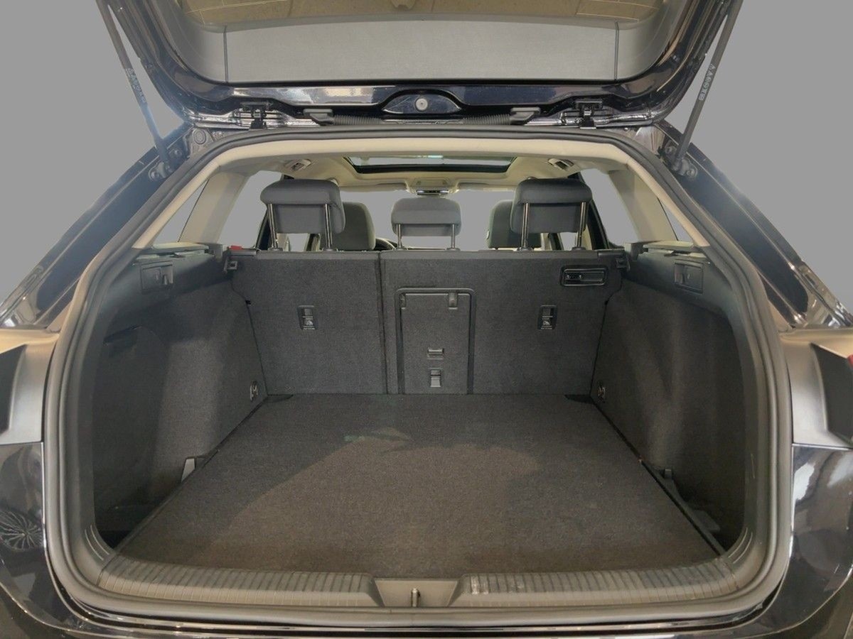 Volkswagen Golf VIII Variant 1.5 eTSI DSG Life Navi P-Dach foto 6
