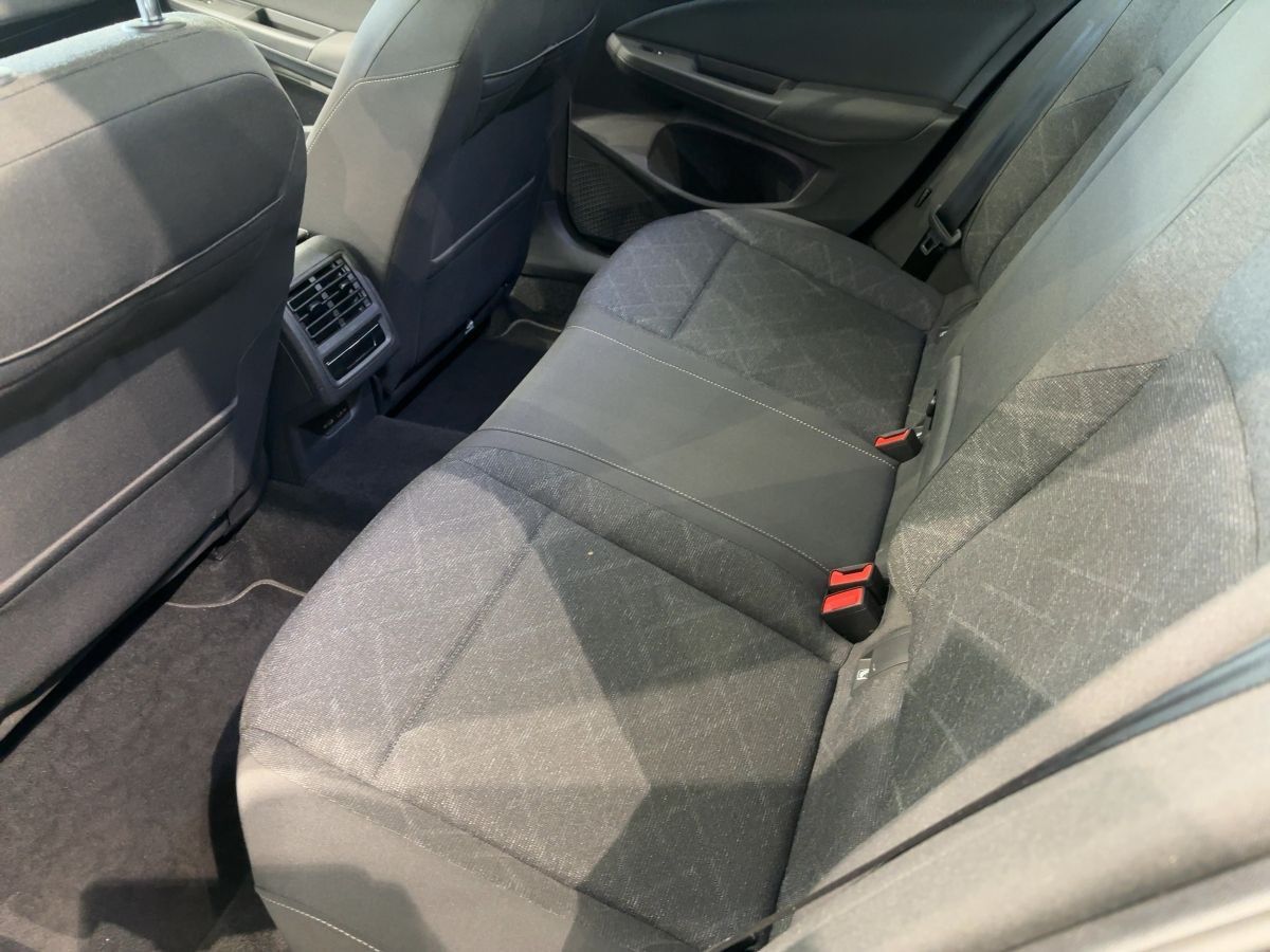 Volkswagen Golf VIII Variant 1.5 eTSI DSG Life Navi P-Dach foto 8