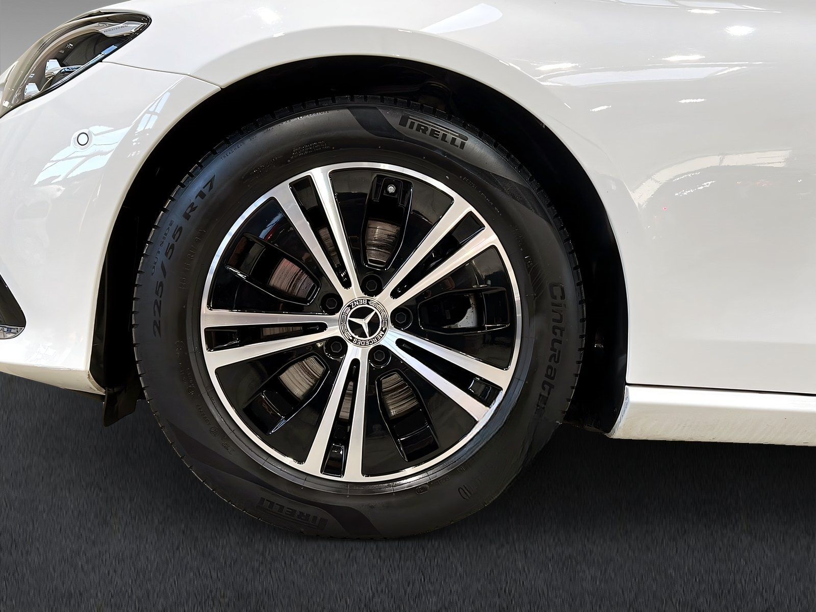 Mercedes-Benz E 200 4M T AVANTGARDE+LED+DISTR+Kam+Pano+HuD+AHK foto 4