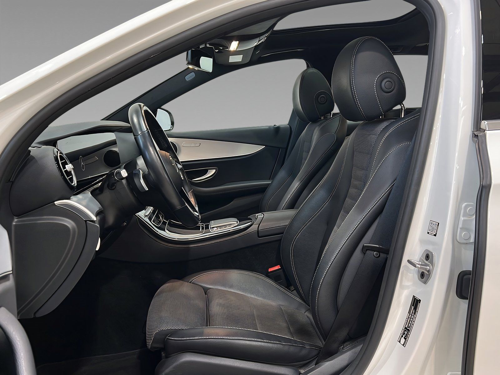 Mercedes-Benz E 200 4M T AVANTGARDE+LED+DISTR+Kam+Pano+HuD+AHK foto 9