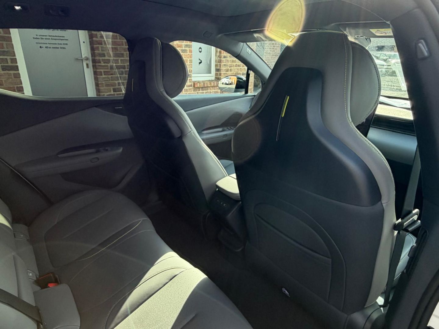 Lynk&Co 02 More 200 kW Panorama Navi Leder Digitales Coc foto 14