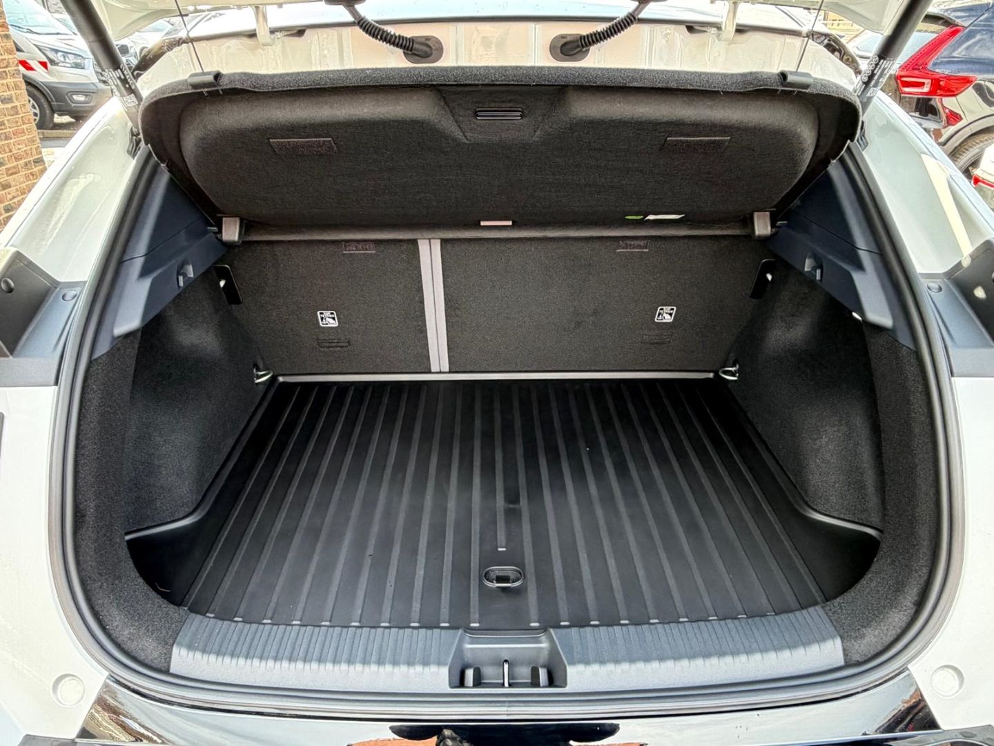 Lynk&Co 02 More 200 kW Panorama Navi Leder Digitales Coc foto 16