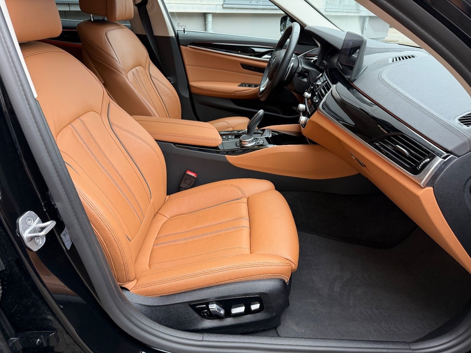 BMW 540 d xDrive Luxury Line KAMERA/LED/SHZ/AHK/* foto 28