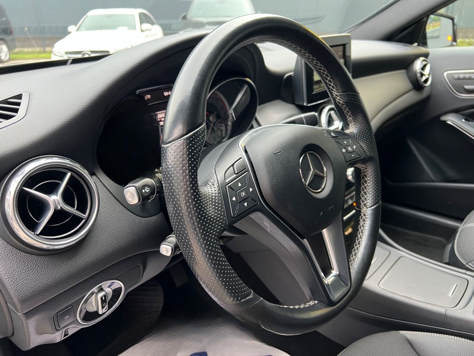 Mercedes-Benz GLA 200 CDI /HARMAN KARDON/8xBEREIFT/MEMORY foto 14