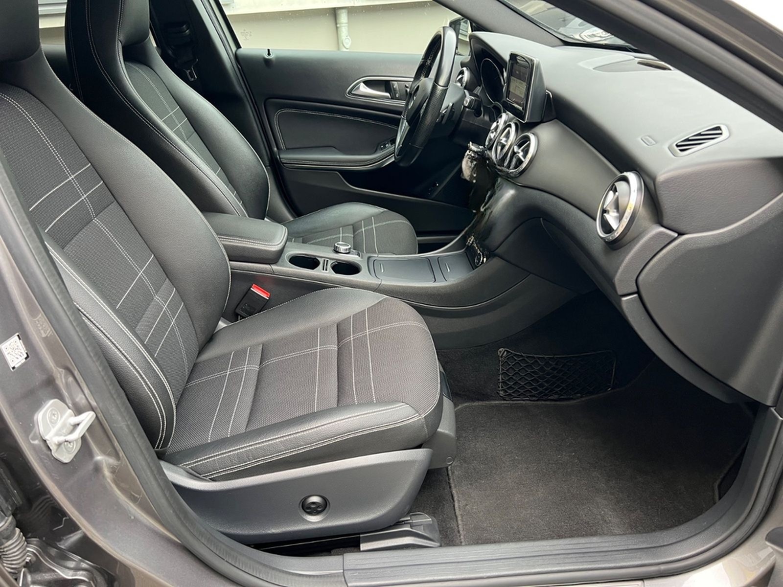 Mercedes-Benz GLA 200 CDI /HARMAN KARDON/8xBEREIFT/MEMORY foto 25