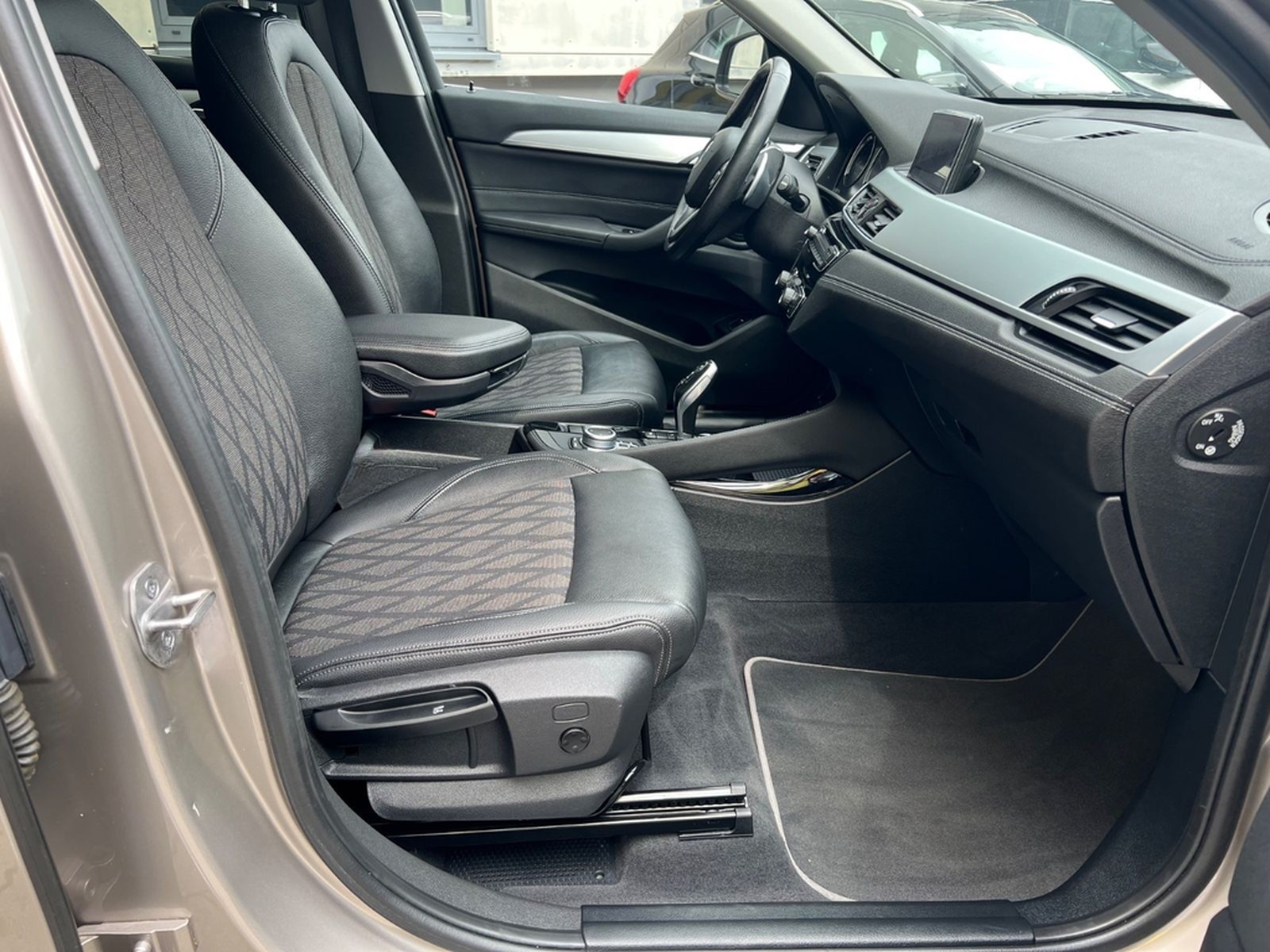 BMW X1 Baureihe X1 xDrive 25/KAMERA/AHK/AUTOMATIK/ foto 26