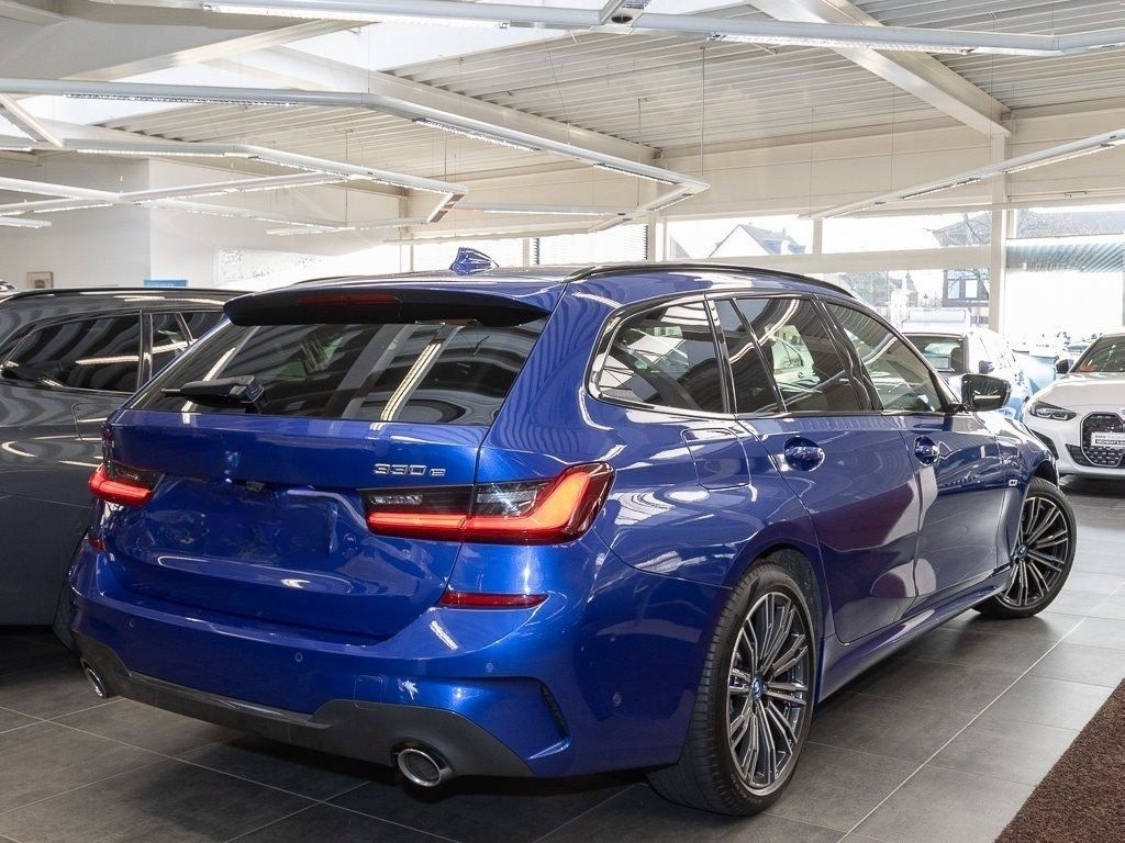 BMW 330e xDrive A M Sport HiFi DAB WLAN Pano.Dach foto 2