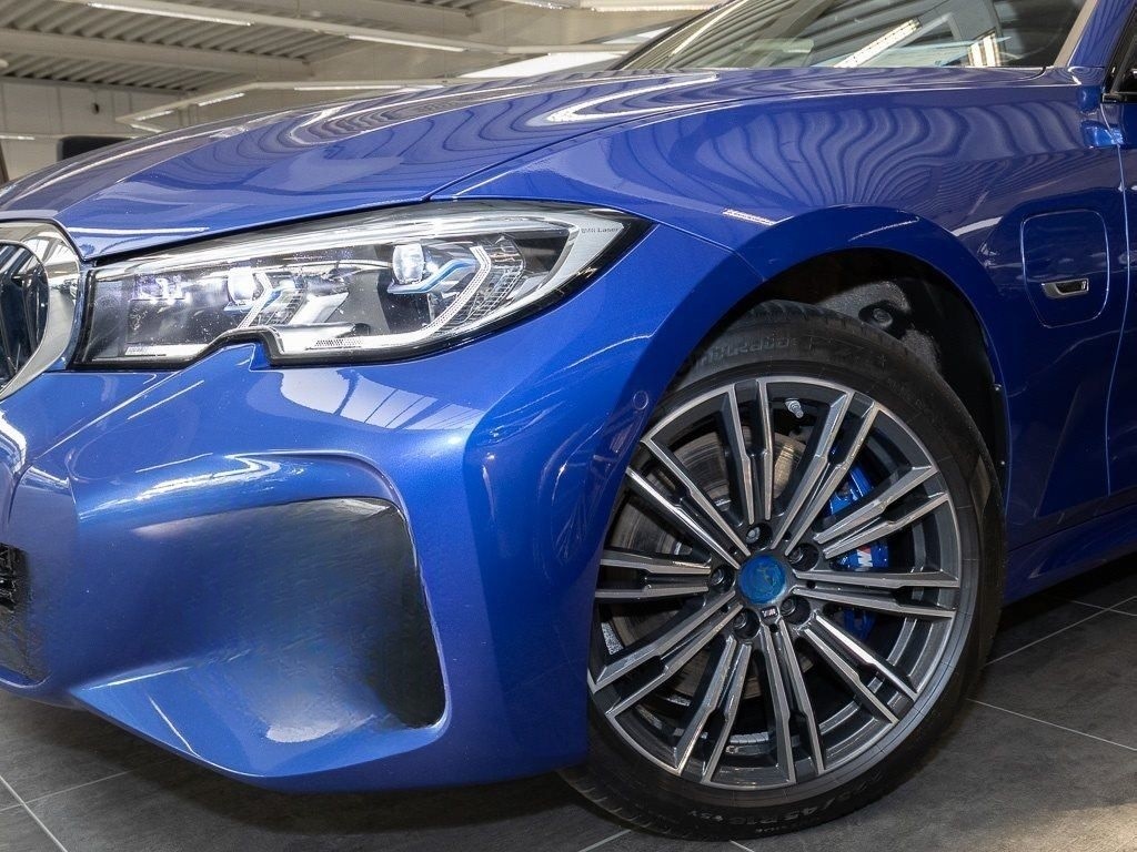 BMW 330e xDrive A M Sport HiFi DAB WLAN Pano.Dach foto 4