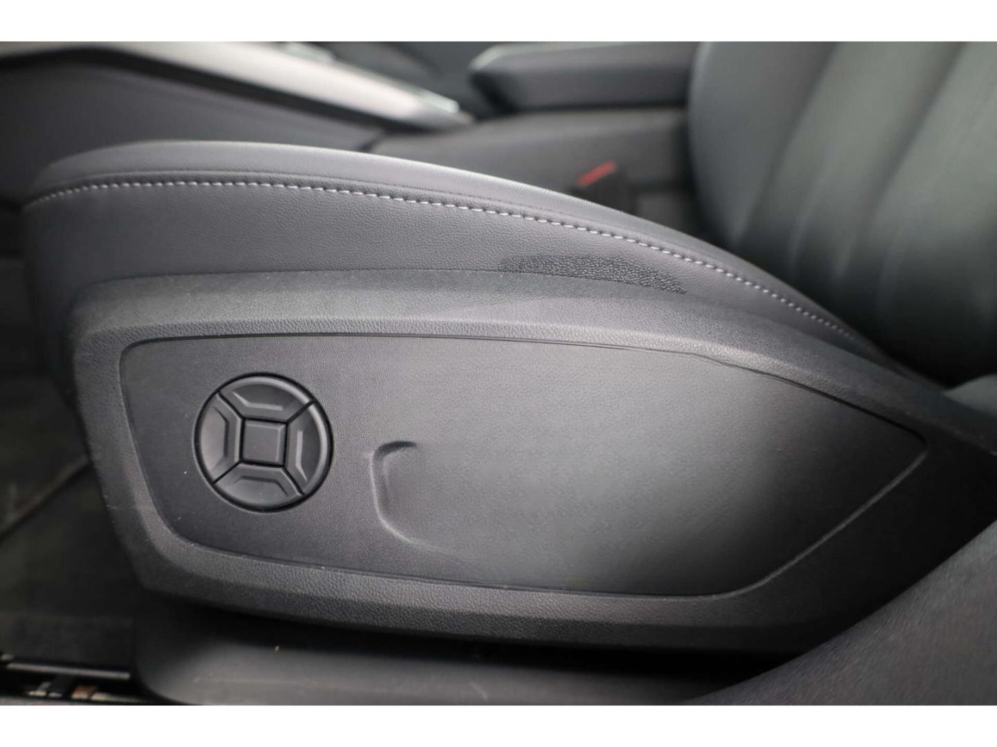 Audi A6 Avant TDI quattro AHK/P-Dach/Bei.Dis/360/19'' foto 24